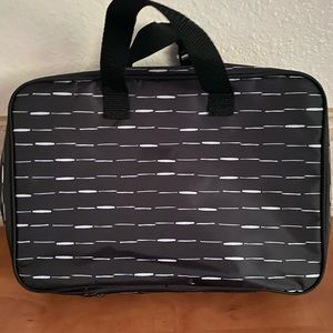 EUC Thirty One Fold Up Travel Bag